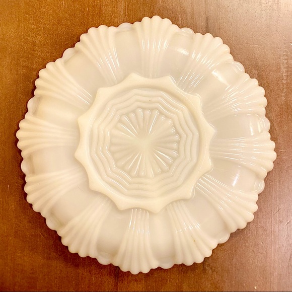 Donated -Vtg Anchor Hocking Milk Glass Divided - Picture 2 of 3